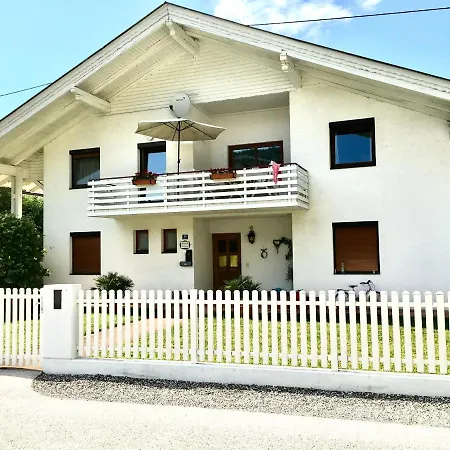 شقة Apartman Jana By Woerthersee *